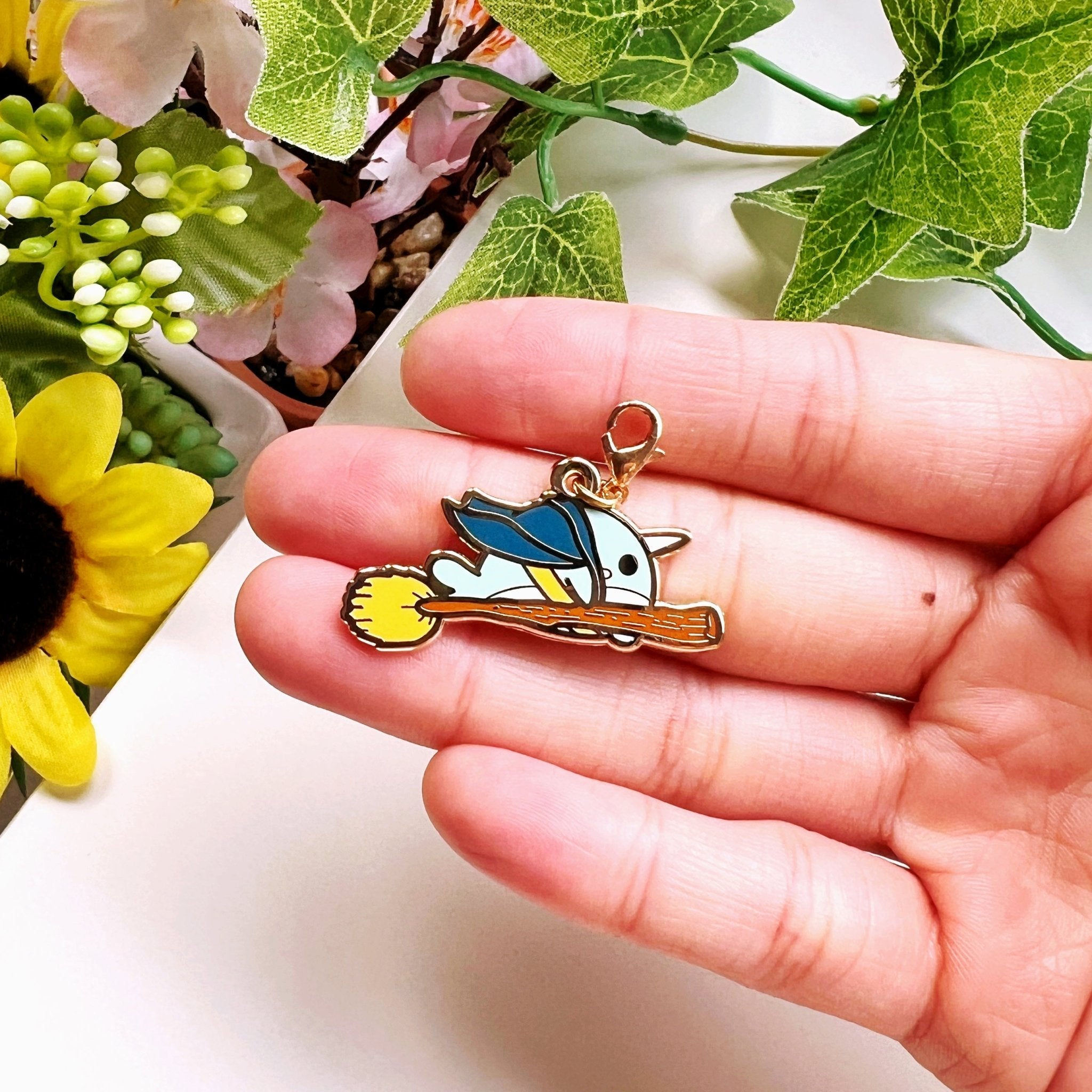 Charm - Narnar's Broom Ride - SumLilThings