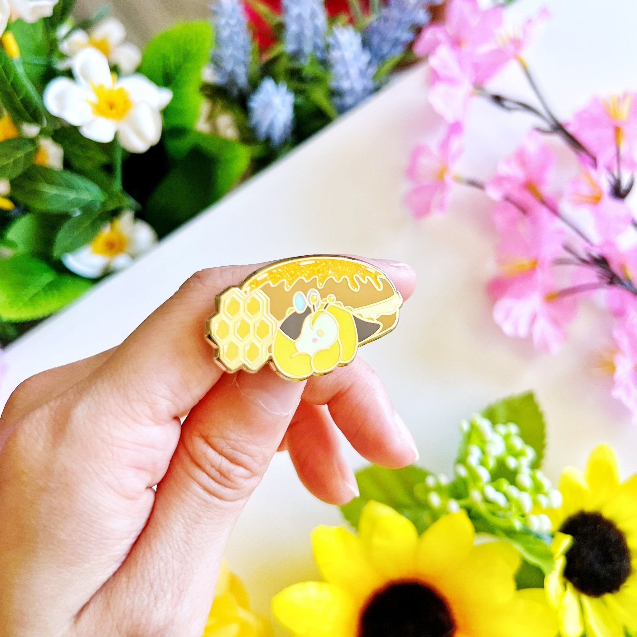 Enamel Pin - Nohnoh Honey Pastry Cream - SumLilThings