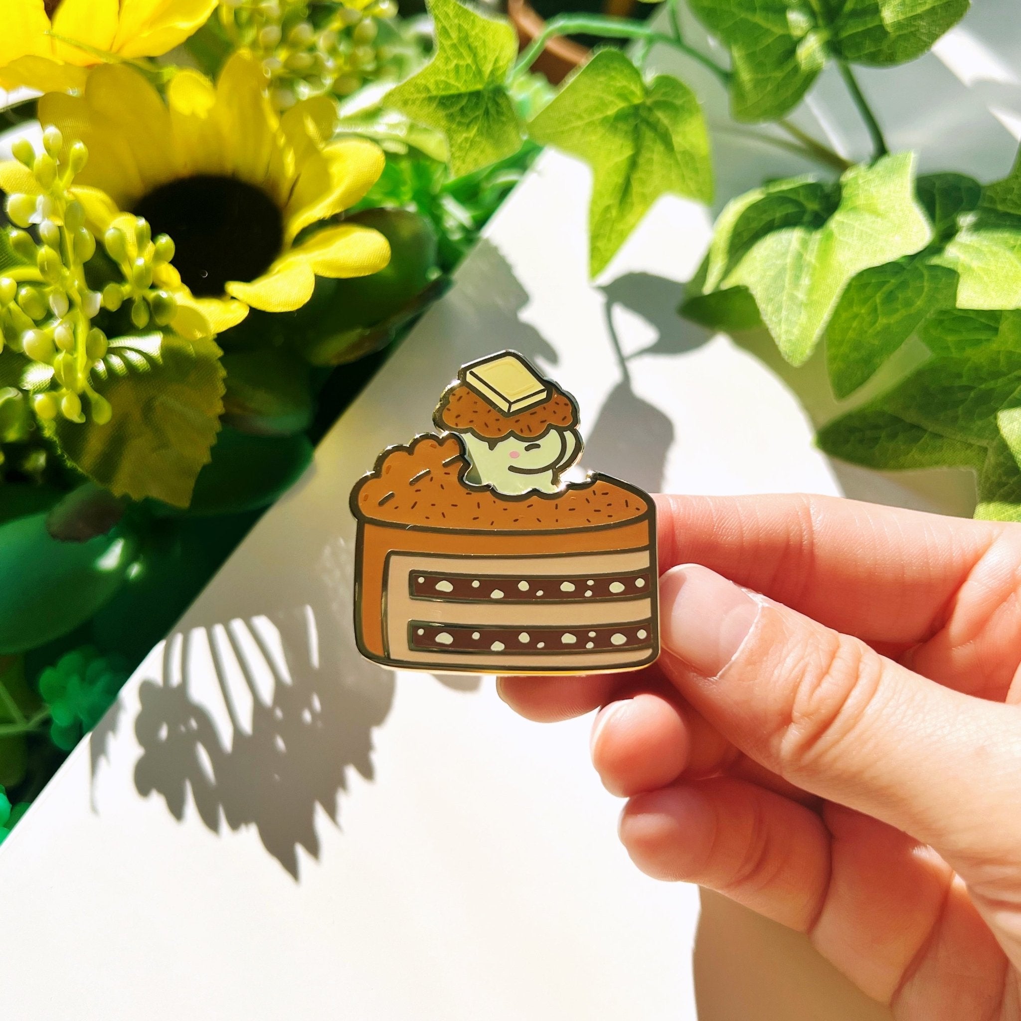 Enamel Pin - Peeking Chocolate Cake (Interactive Slider) - SumLilThings