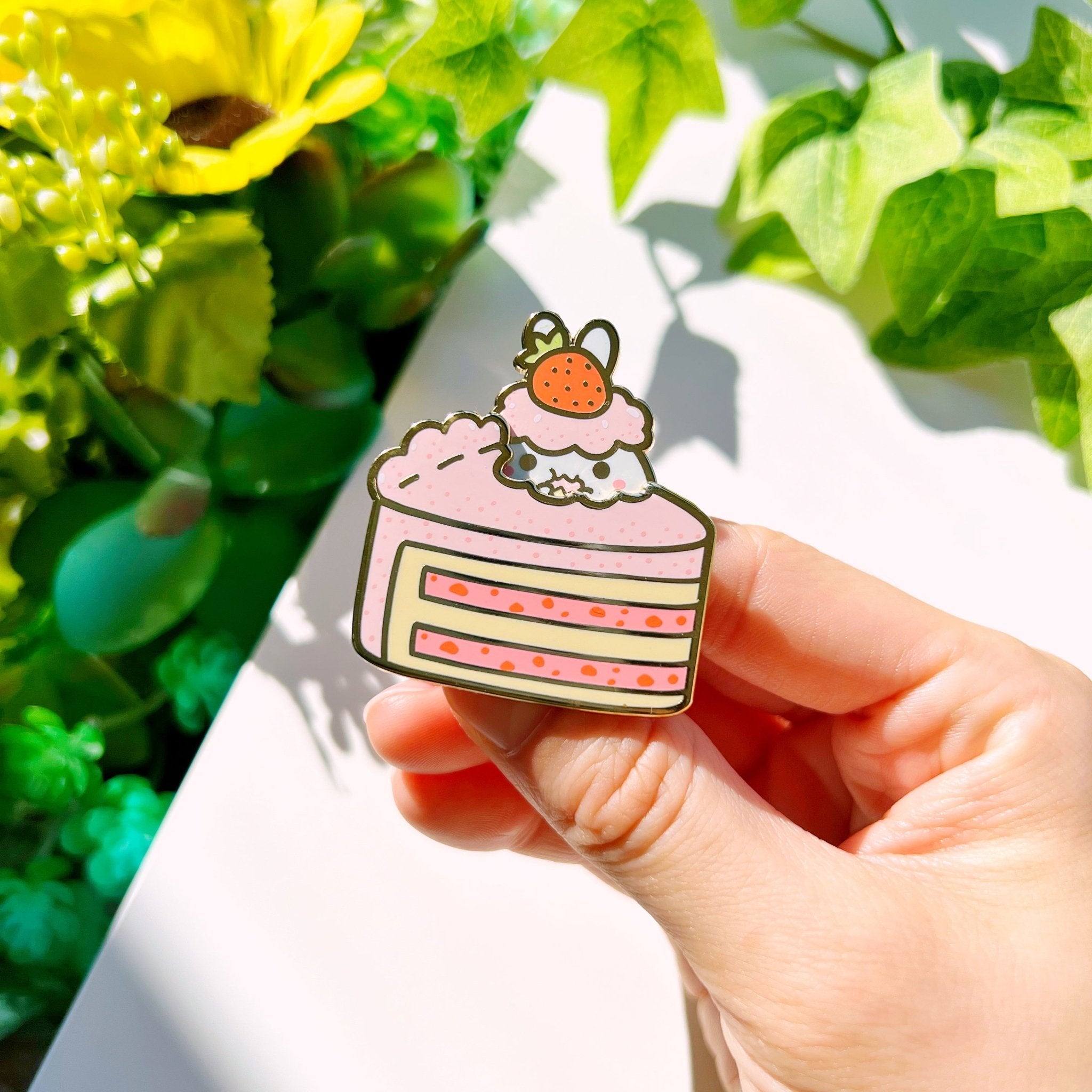 Enamel Pin - Peeking Strawberry Cake (Interactive Slider) - SumLilThings