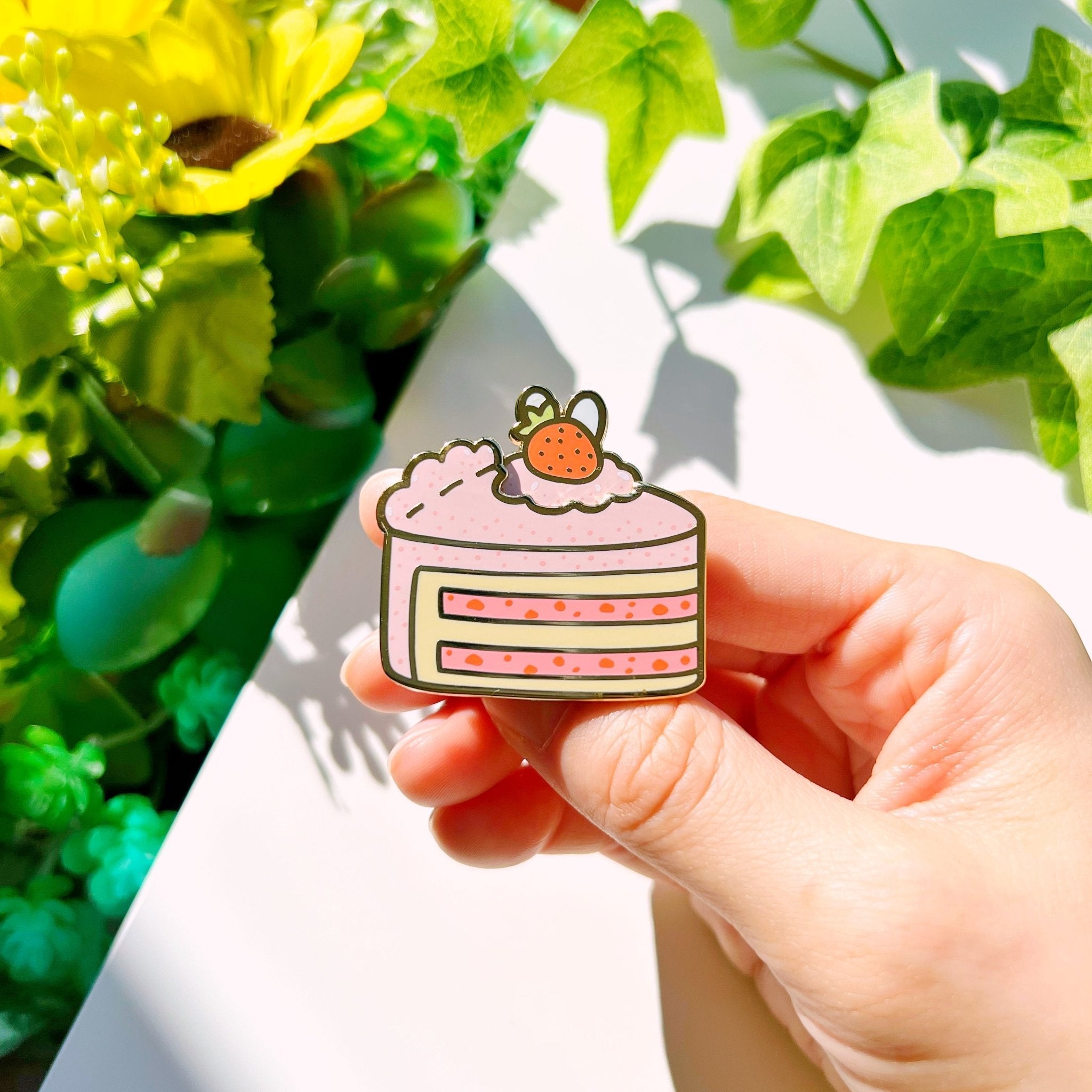 Enamel Pin - Peeking Strawberry Cake (Interactive Slider) - SumLilThings