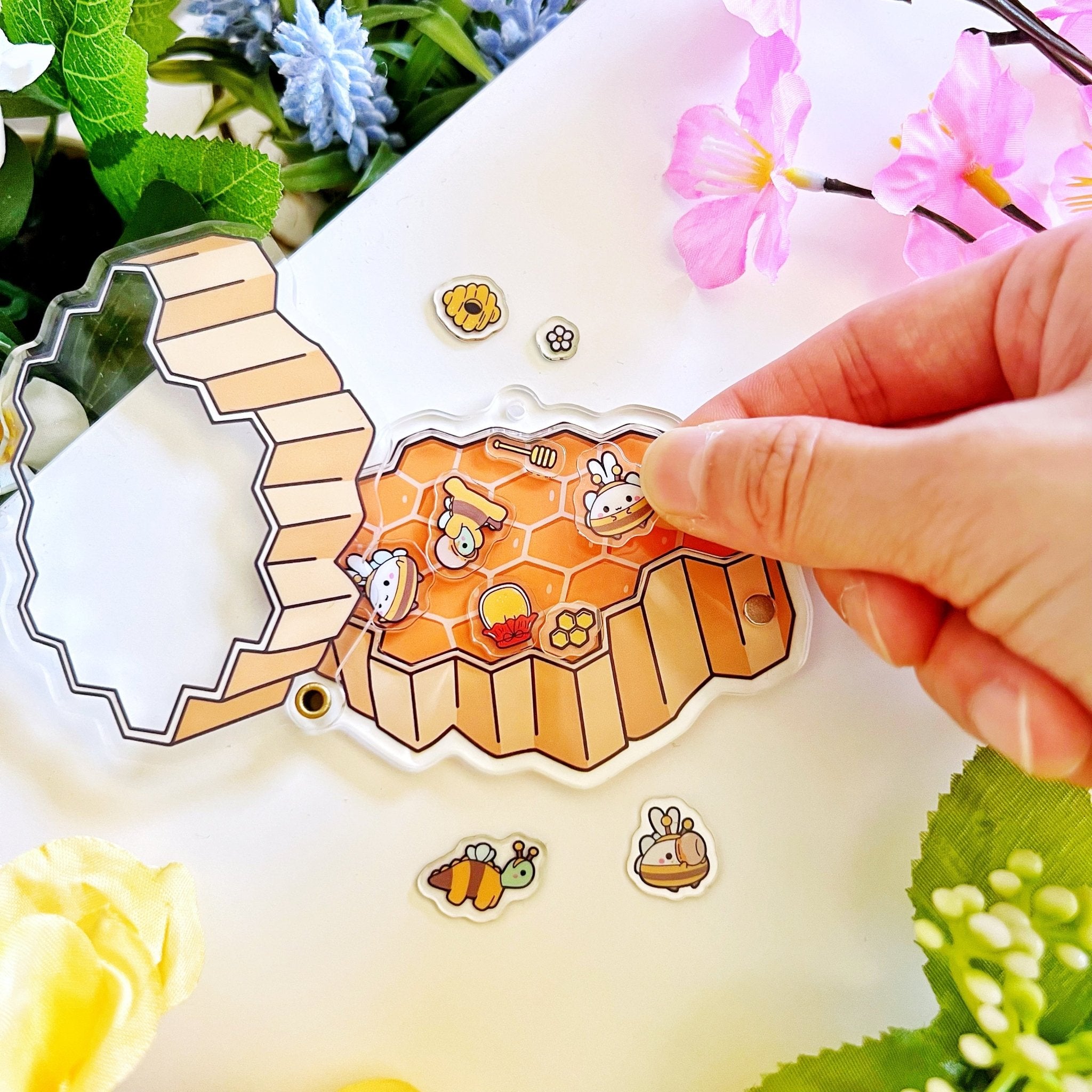 Shaker Keychain - Honeycomb (Refillable) with Blind Bag - SumLilThings