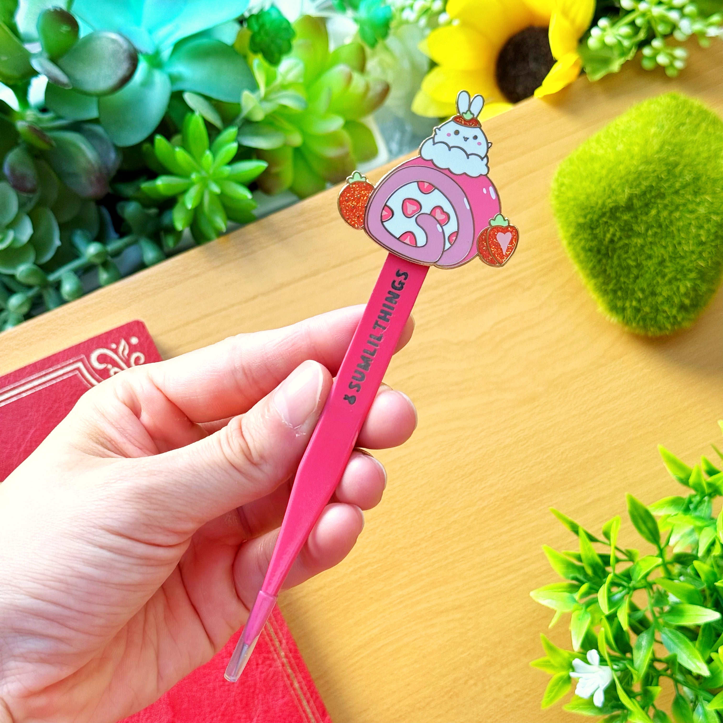 Enamel Tweezer - Strawberry Lil (Straight Point)