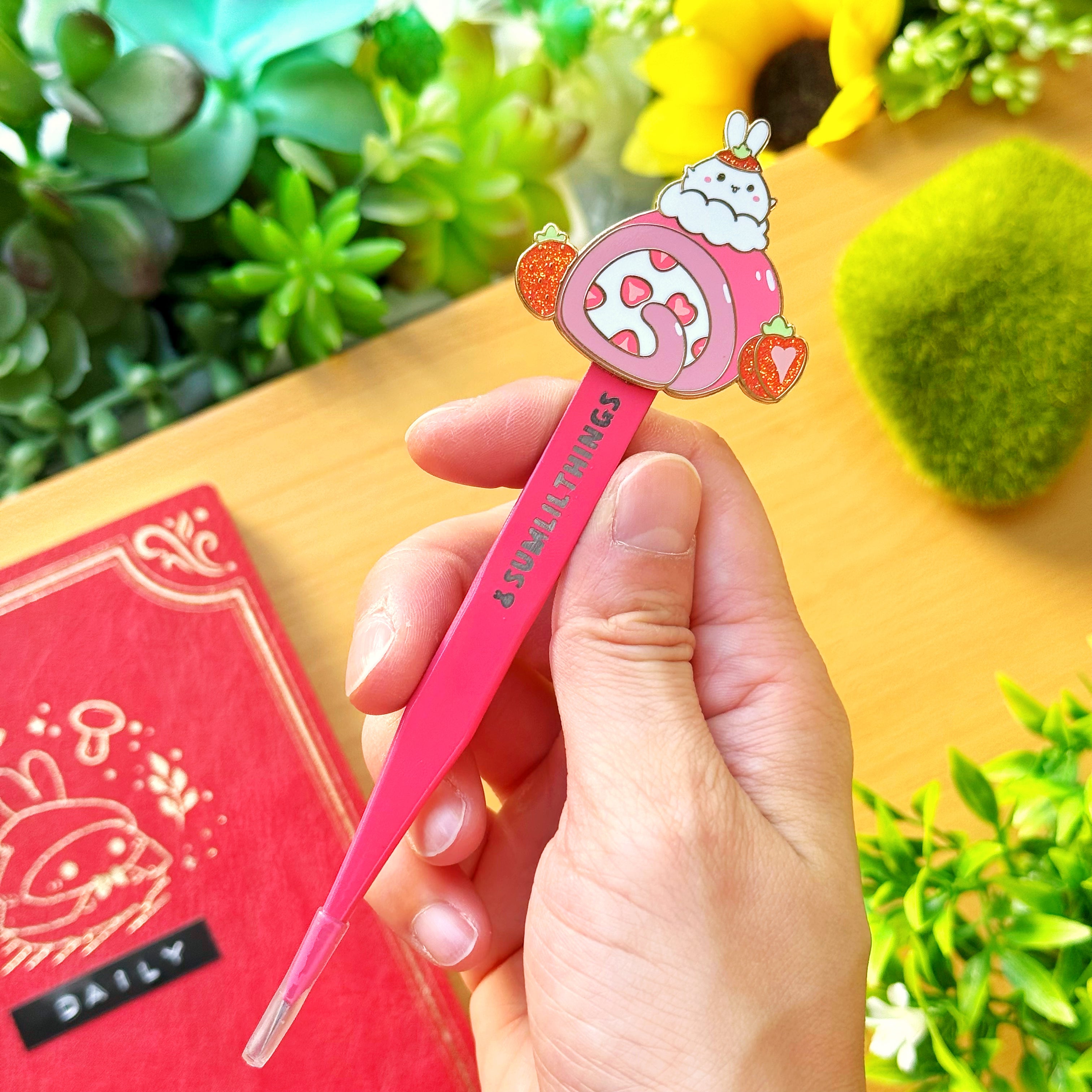 Enamel Tweezer - Strawberry Lil (Straight Point)