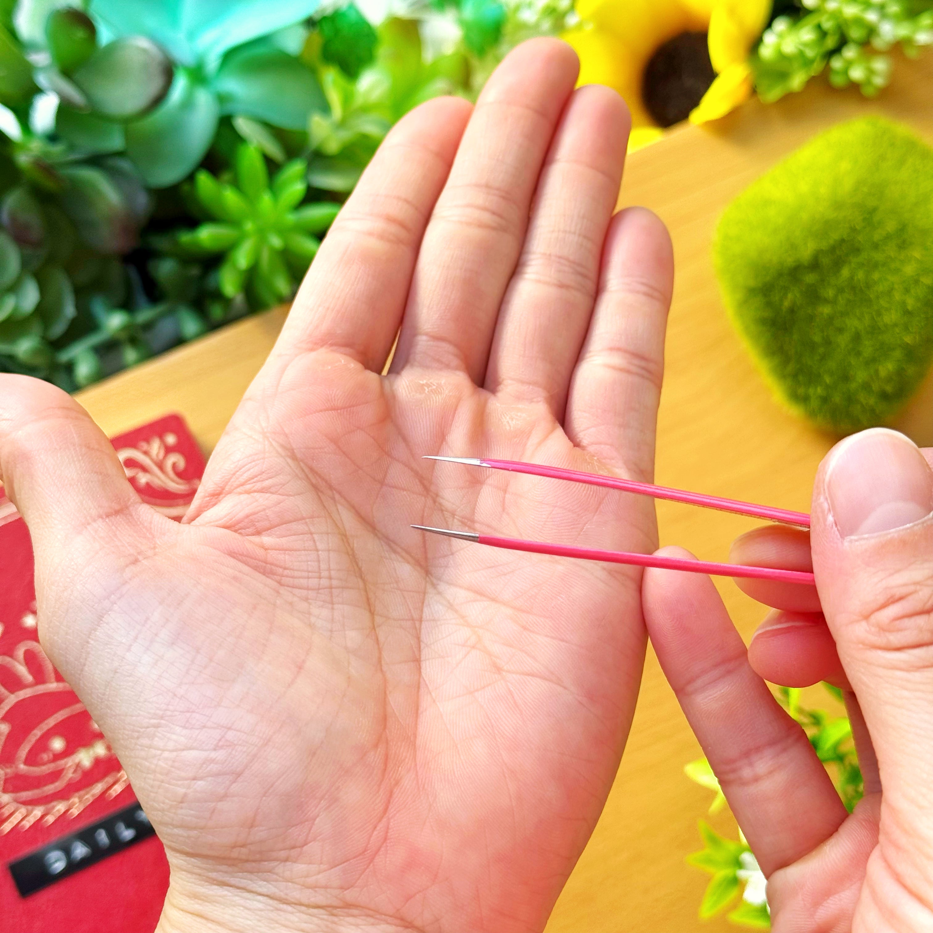 Enamel Tweezer - Strawberry Lil (Straight Point)