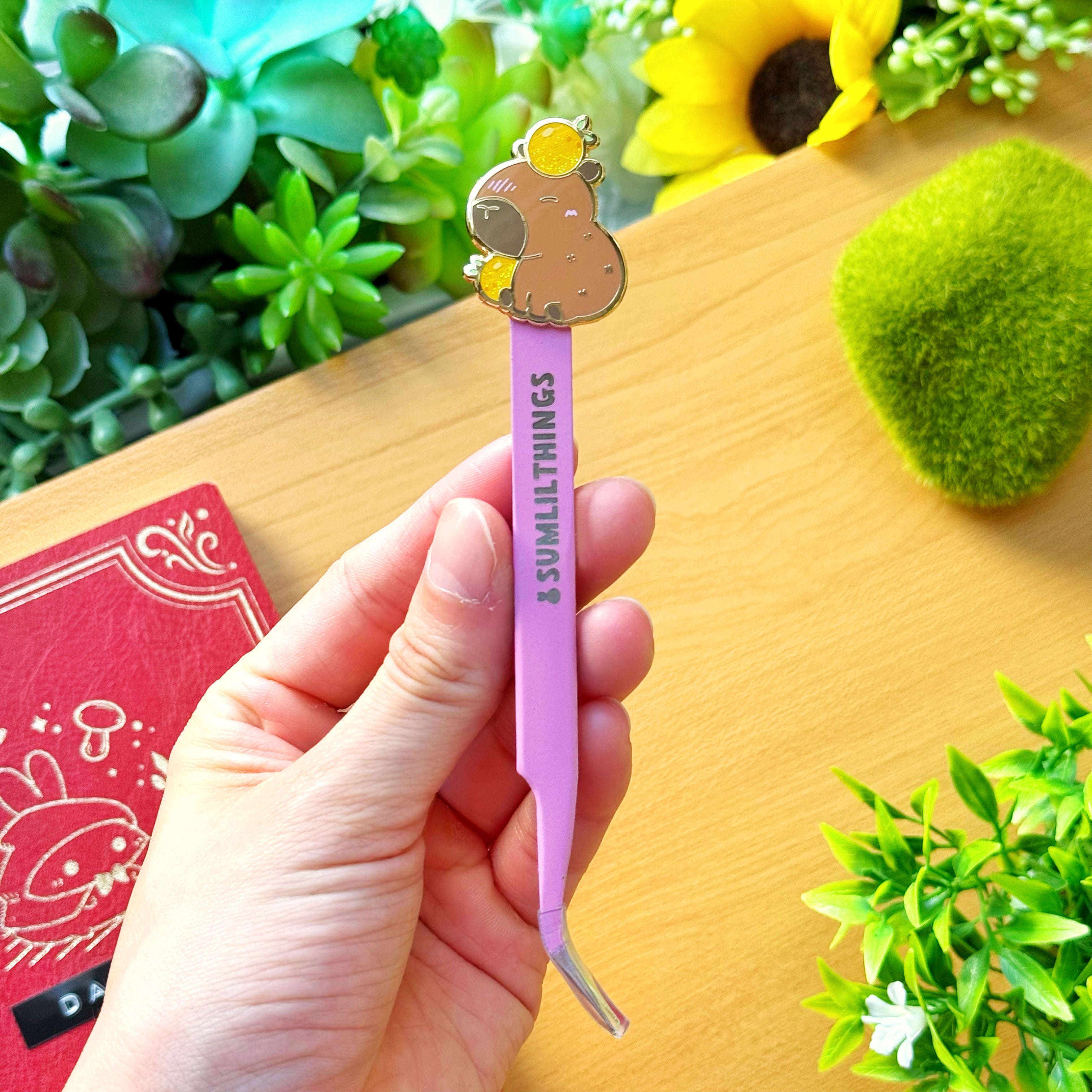Enamel Tweezer - Capybara (Curved Point)