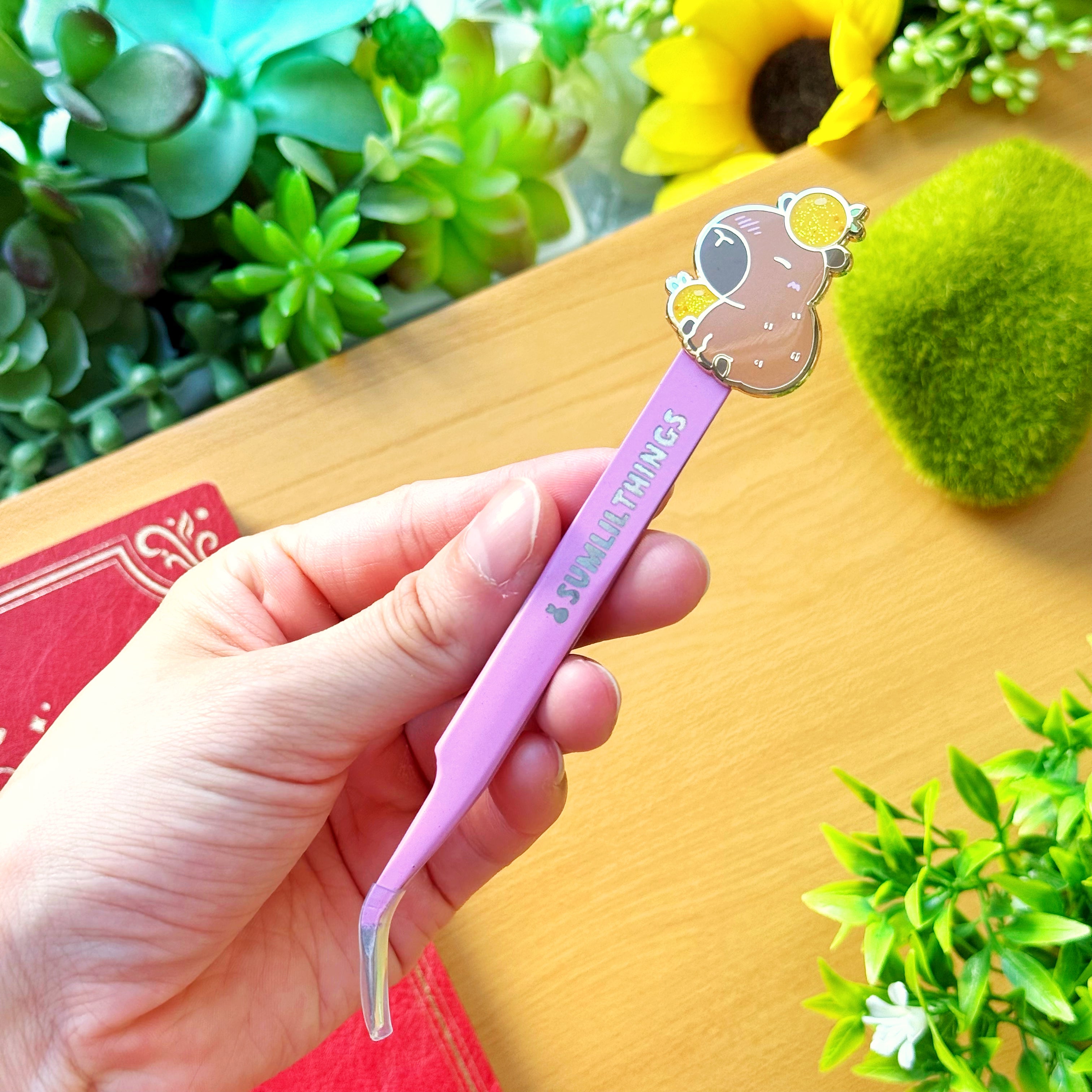 Enamel Tweezer - Capybara (Curved Point)