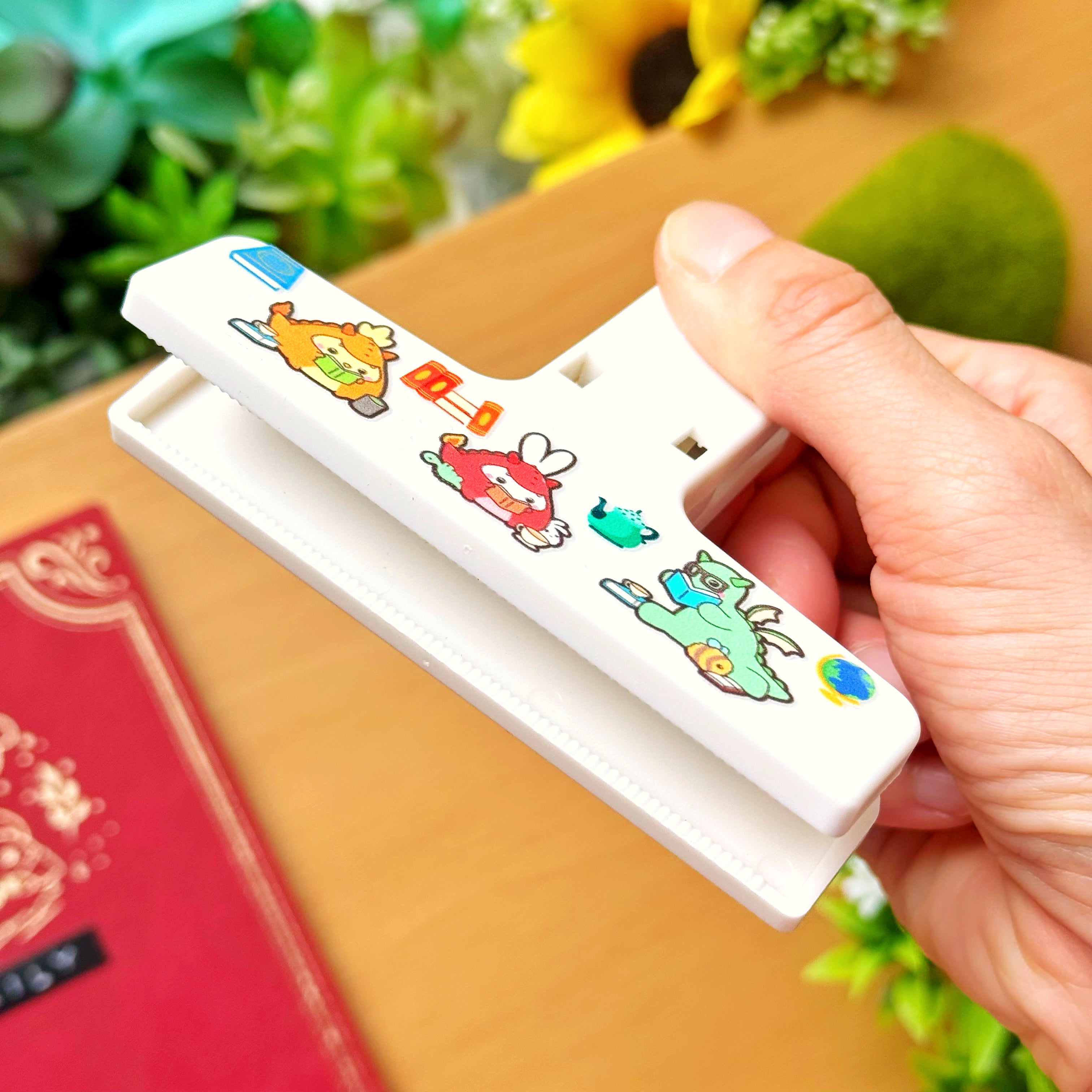 Notebook Clip - Reading Dragons (Magnet)