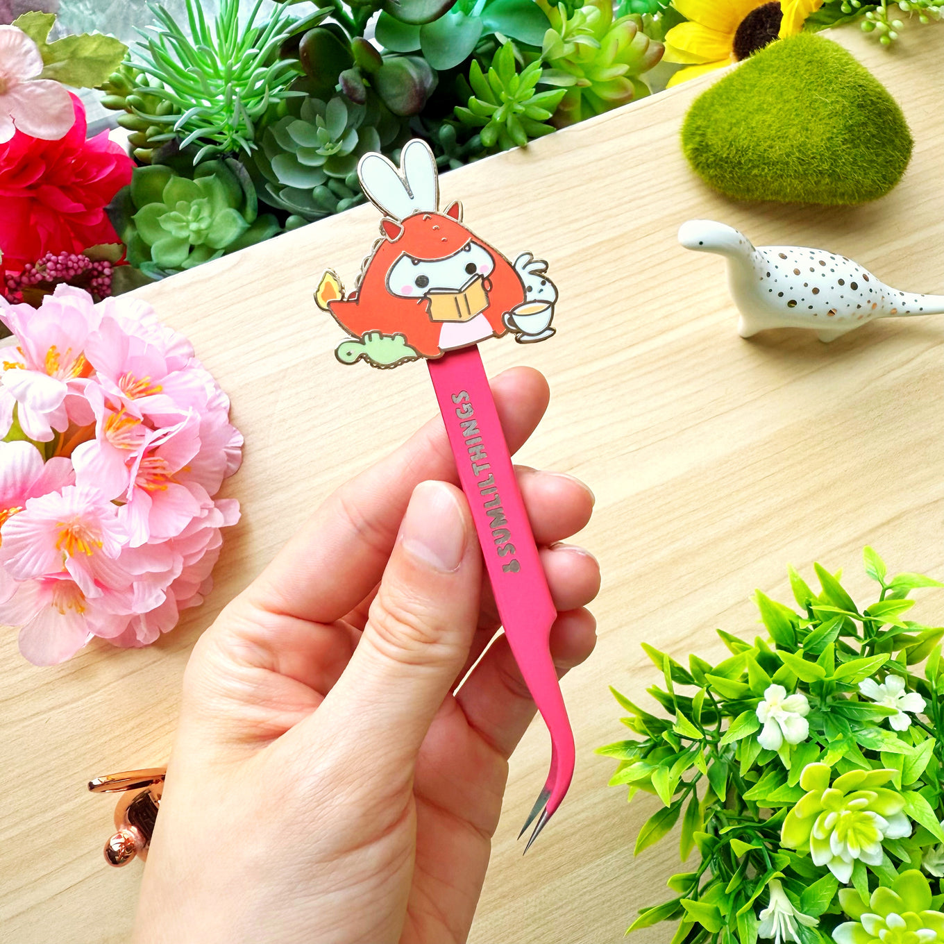 Enamel Tweezer - Lil' Dragon Reads (Curved Point)