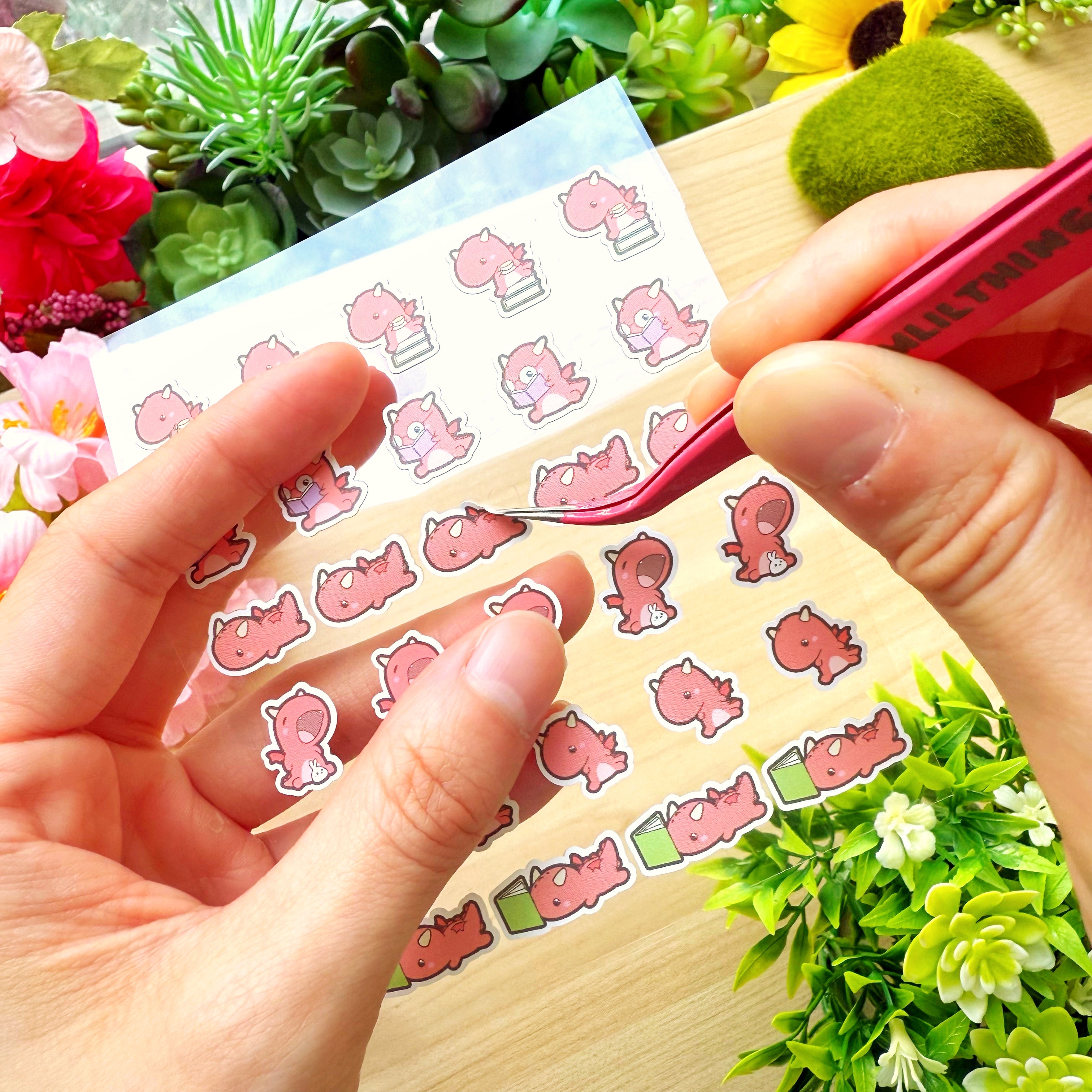 Enamel Tweezer - Lil' Dragon Reads