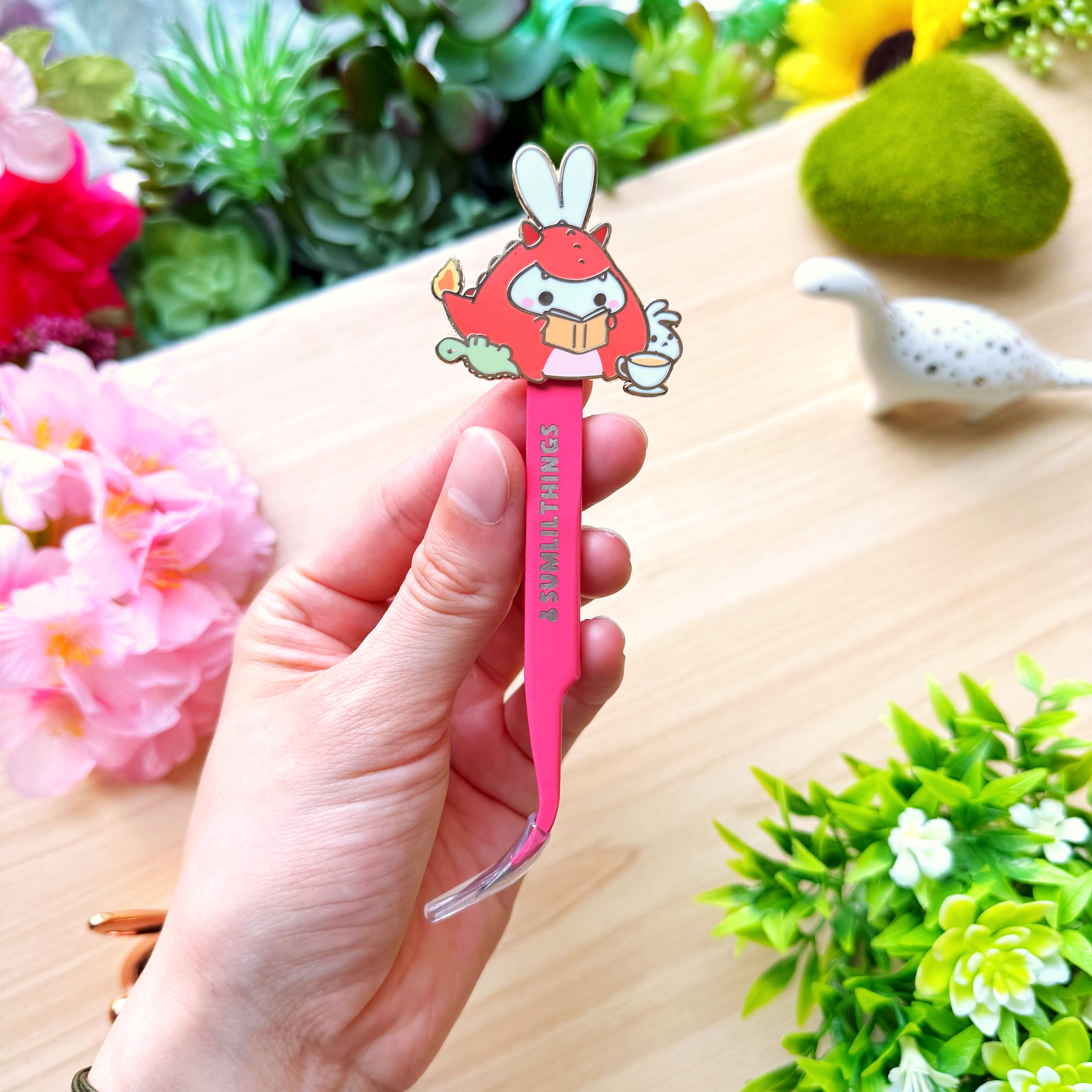 Enamel Tweezer - Lil' Dragon Reads