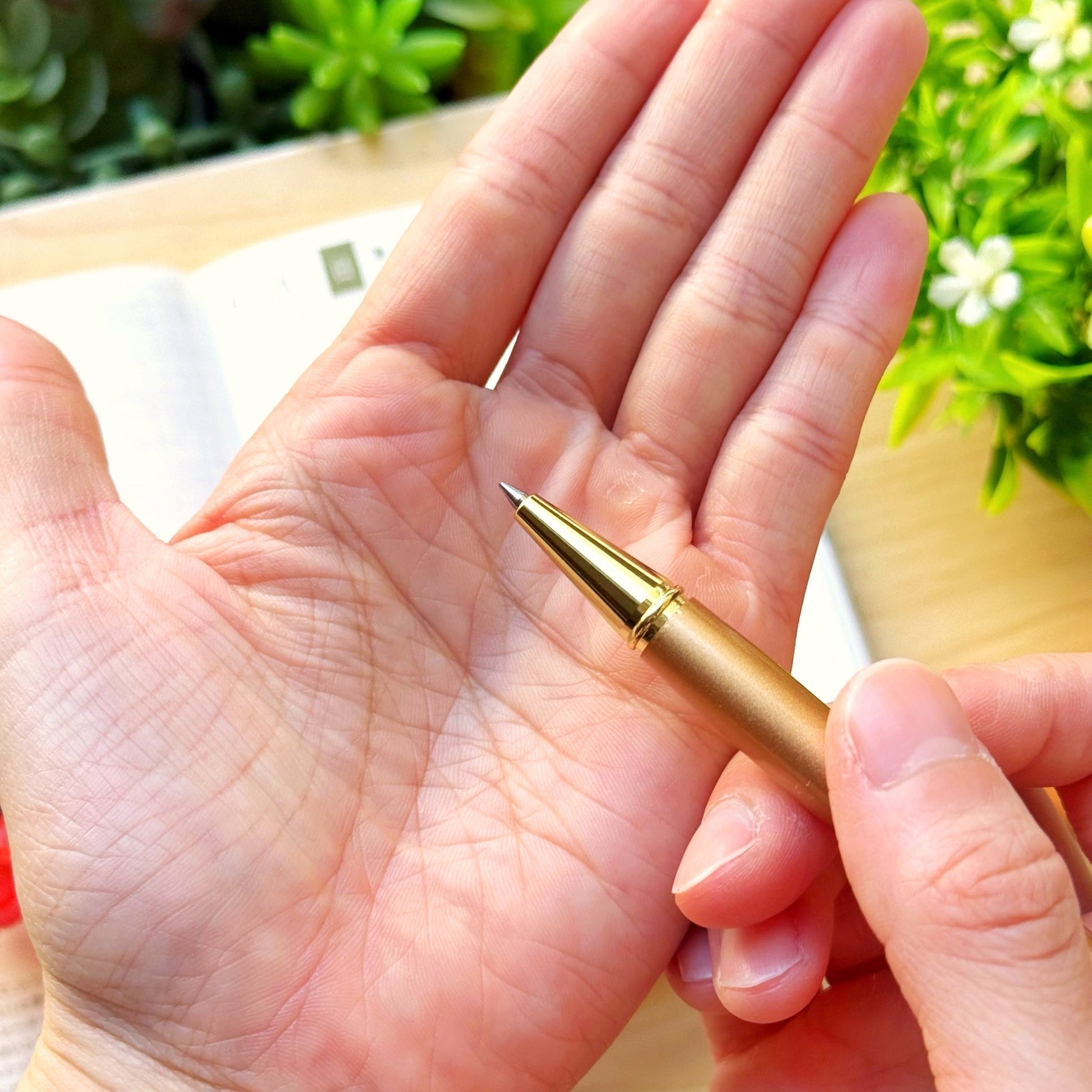 Stardust Writing Pen - Lil' Horse (0.5mm Black Ballpoint Ink) - SumLilThings