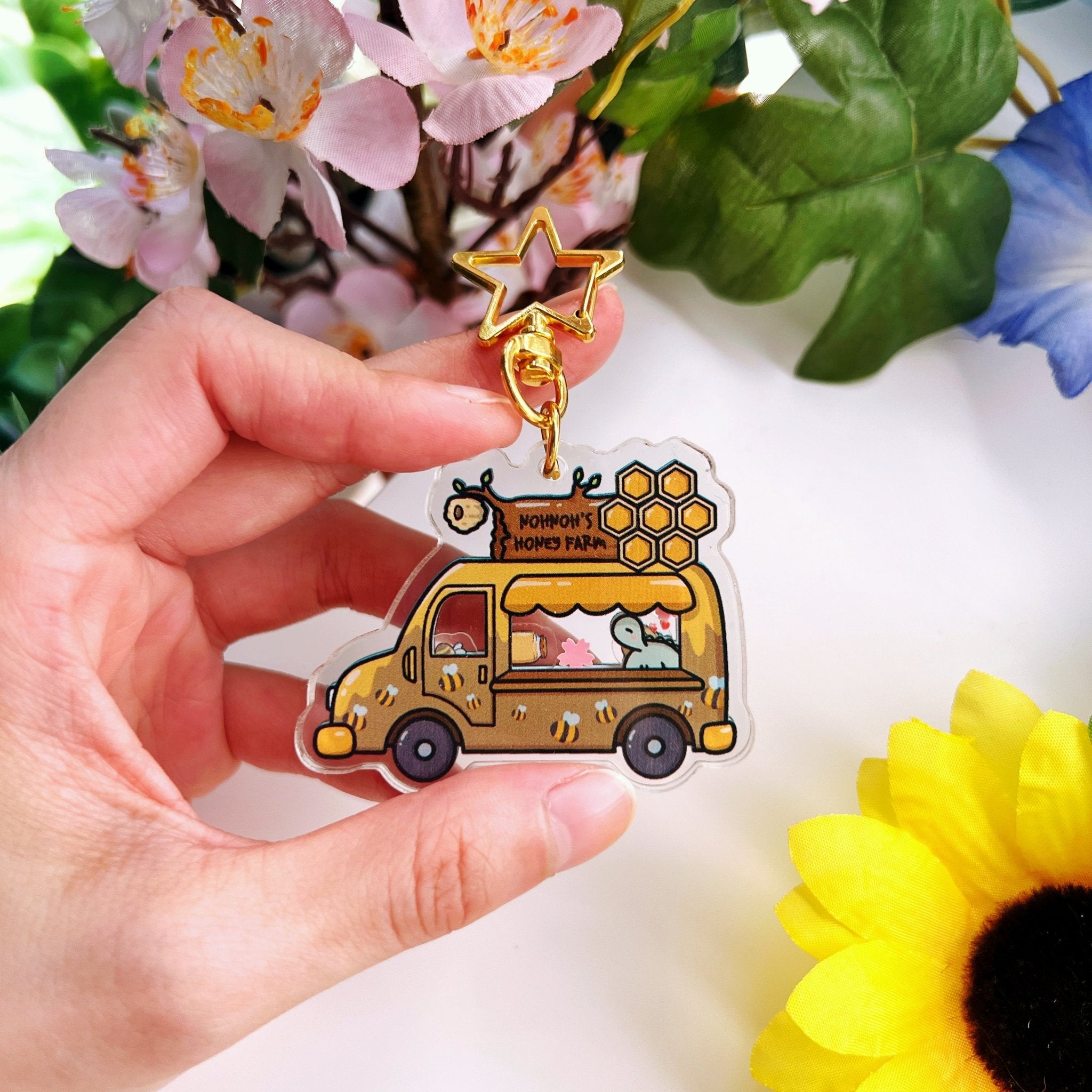 Shaker Keychain - Nohnoh's Honey Truck - SumLilThings